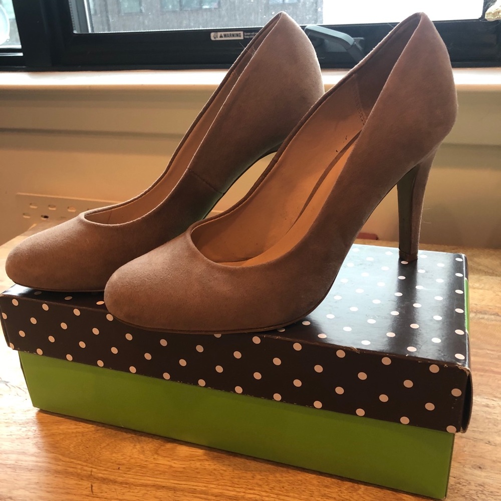 Kelly & Katie beige pumps, NWOT